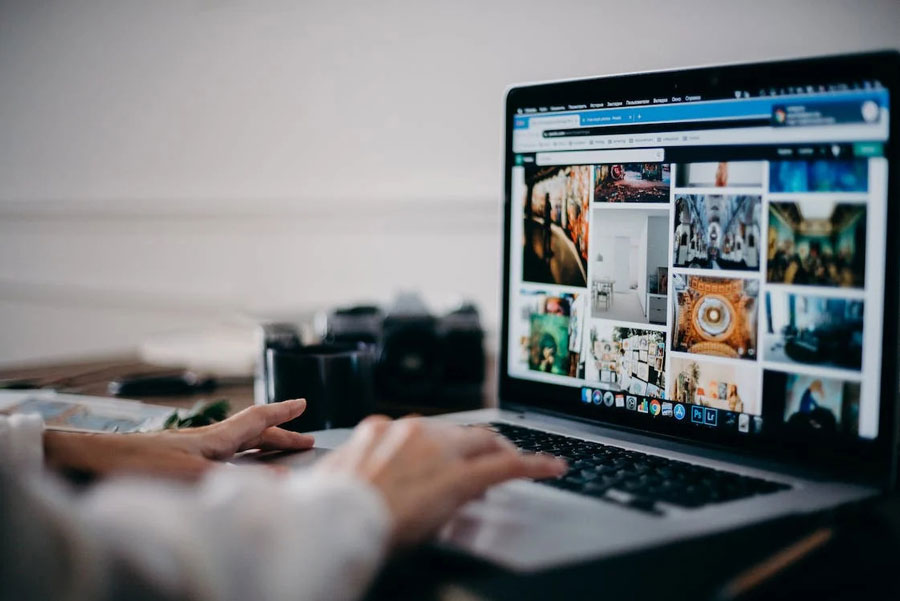 laptop with jpeg and png images
